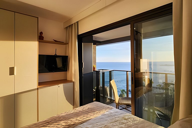 Studio com varanda na melhor vista da Barra-SB503