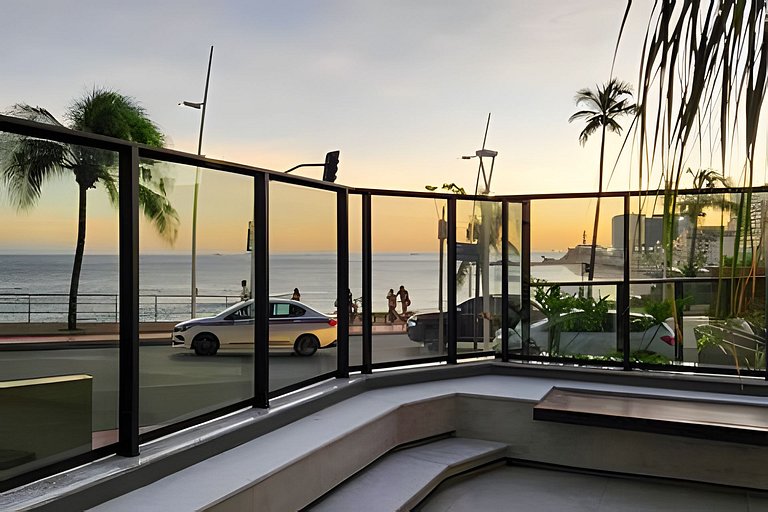 Studio com varanda na melhor vista da Barra-SB503
