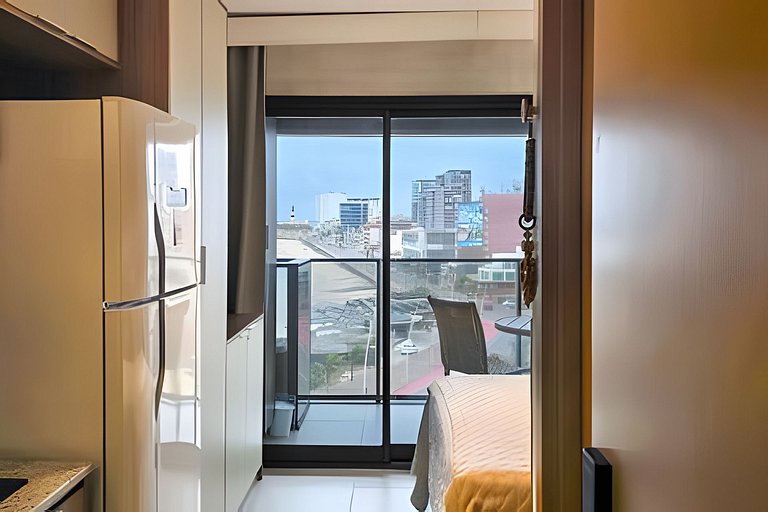 Studio com varanda na melhor vista da Barra-SB503