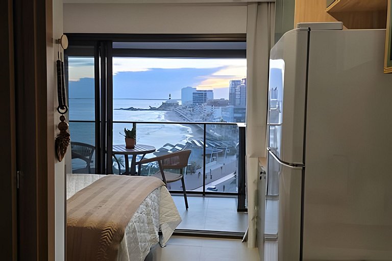 Studio com varanda na melhor vista da Barra-SB504