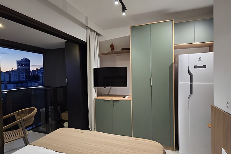 Studio com varanda na melhor vista da Barra-SB504