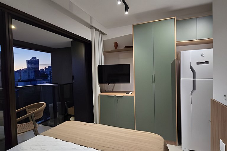 Studio com varanda na melhor vista da Barra-SB504