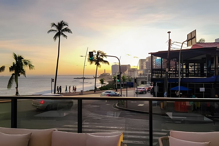 Studio com varanda na melhor vista da Barra-SB504