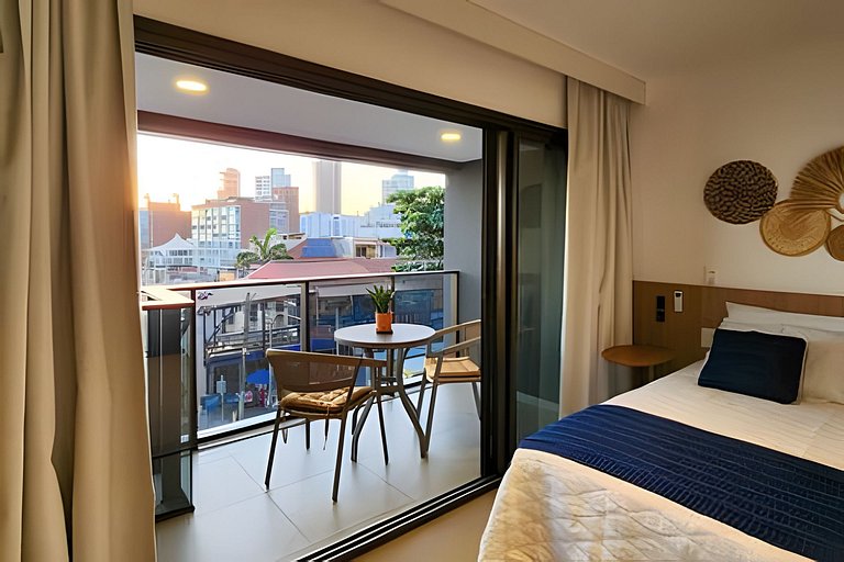 Studio com varanda na melhor vista da Barra-SB202